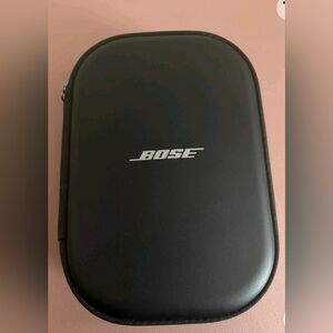 Bose QuietComfort Noise Cancelling  Headphones Replacement Case. Read